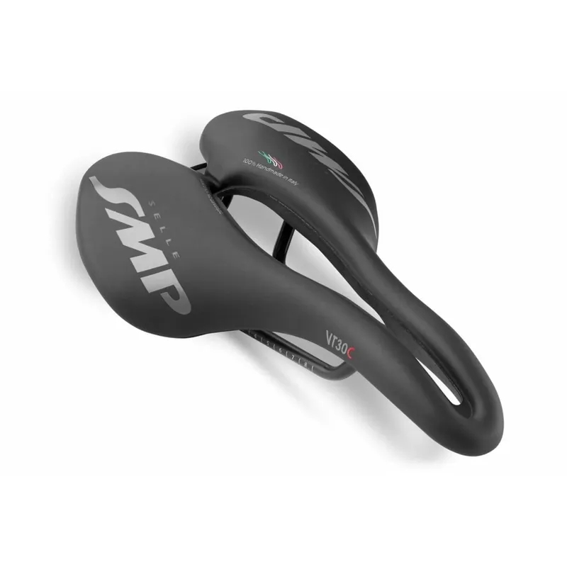 Suosittu SMP VT30C -satula leveys 155 mm hiilikuituputket musta