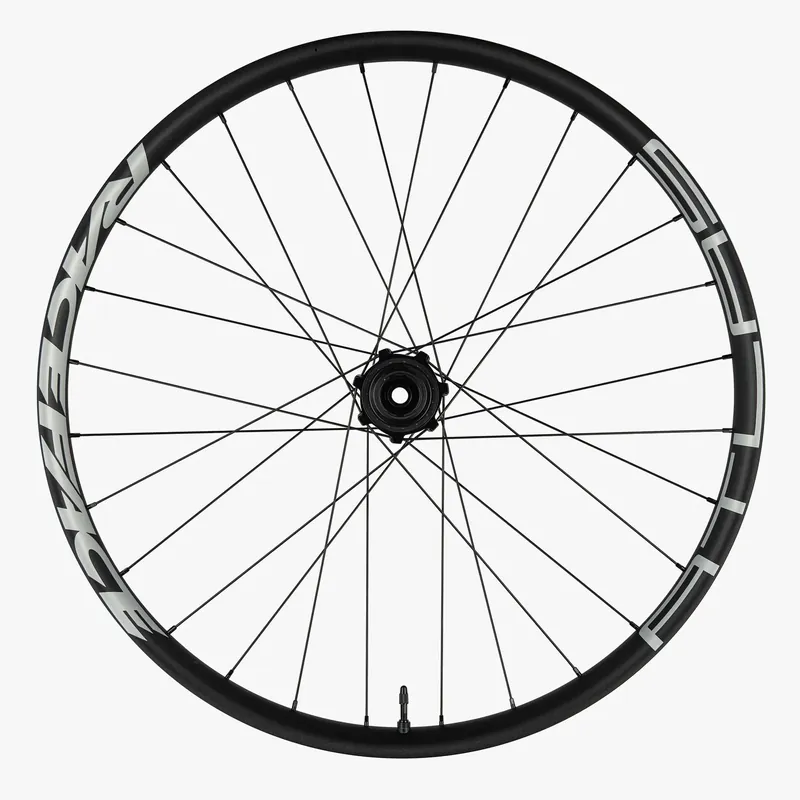RACE FACE ATLAS 29‘‘ Takapyörä Akseli 12x150/157 mm Edullinen