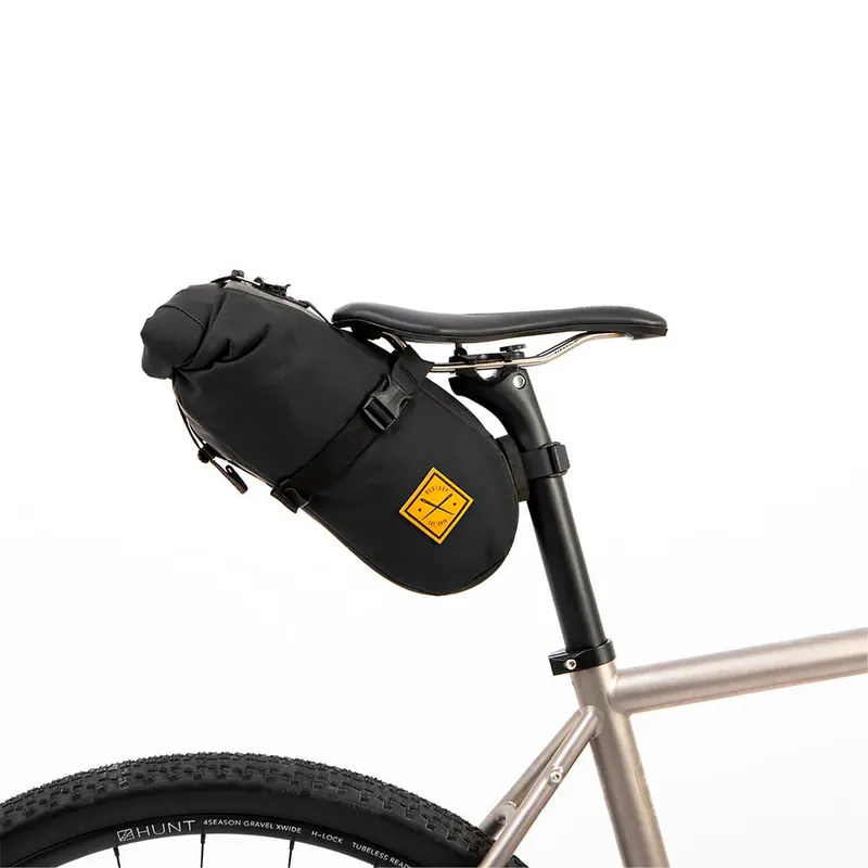 Satulapaukku RESTRAP SADDLE PACK 4.5L Musta Viimeinen Mahdollisuus