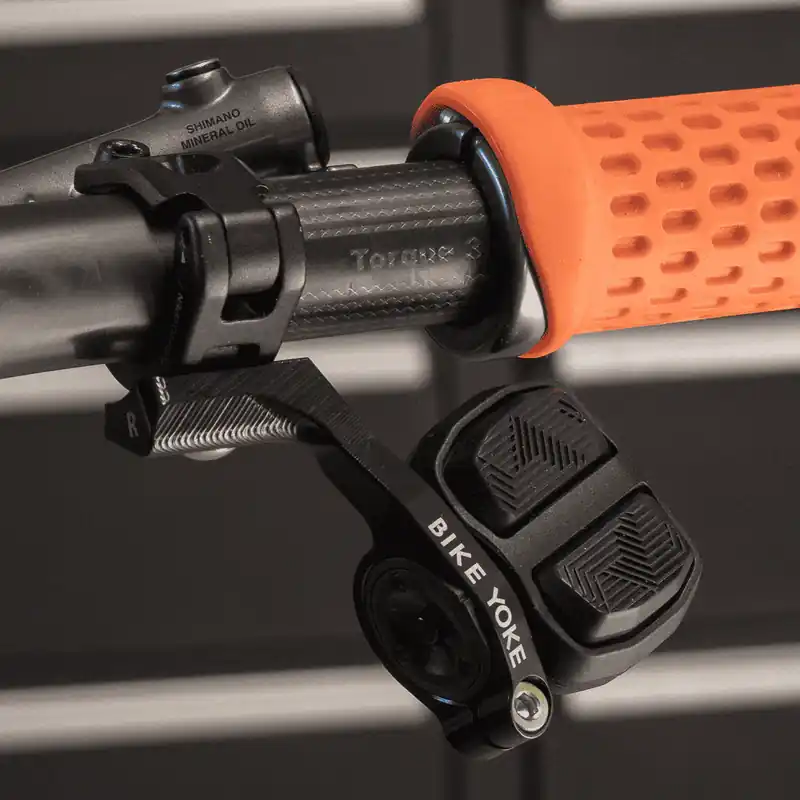 Suoraan Valmistajalta BIKEYOKE PODDY EV -kiinnike SRAM AXS POD -vaihteenohjainta varten Oikea