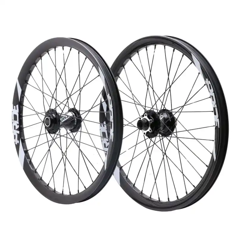 Kampanjahinta PRIDE 20" (406mm) Carbone Wave Gloss White Control V2 Disc 20/15mm -pyöräpari Musta/Valkoinen